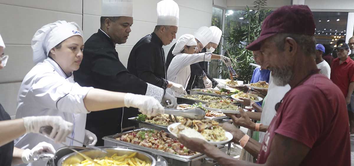 Terceira edição do Natal que dá Gosto prepara ceia para 200 pessoas em situação de rua